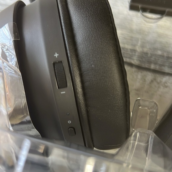 Razor Nari Essential Wireless Gaming Headset / Microphone not Included - Picture 3 of 9